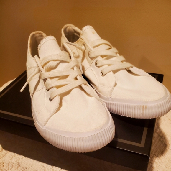 Tommy Bahama Shoes - Tommy Bahama White Sneakers Womans Size 10